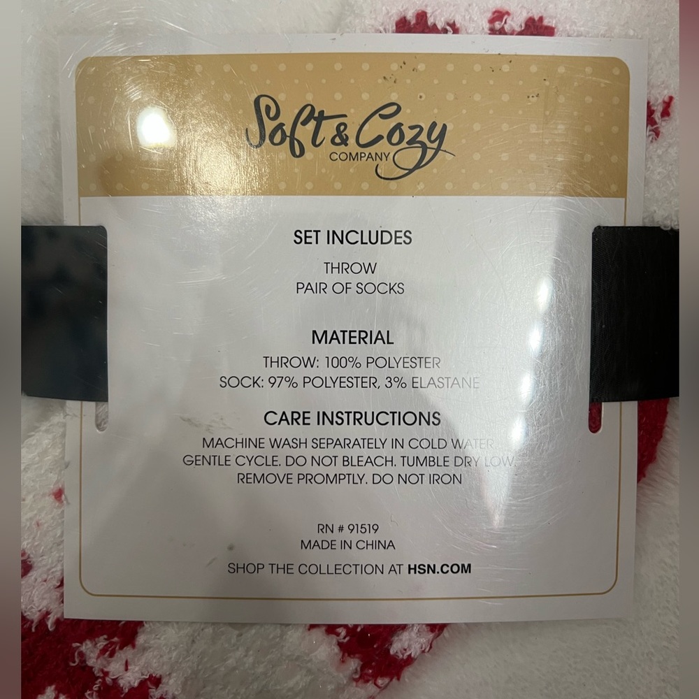 NWT fuzzy socks and throw set - Picture 2 of 3